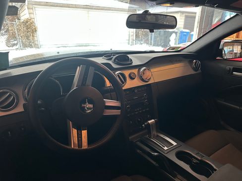 Used 2009 Ford Mustang Premium image 18