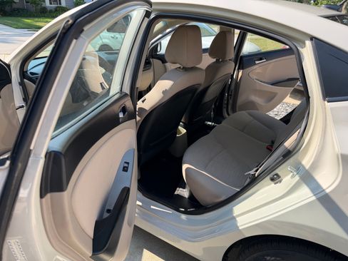 Used 2016 Hyundai Accent SE FWD image 10