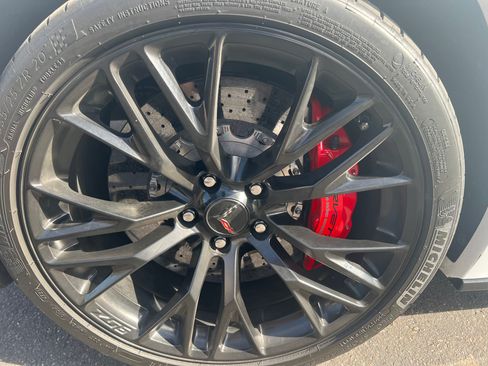 Used 2016 Chevrolet Corvette Z06 w/ Z07 Performance Package image 16