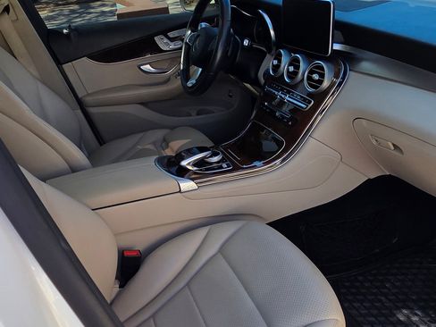 Used 2017 Mercedes-Benz GLC 300 4MATIC image 9