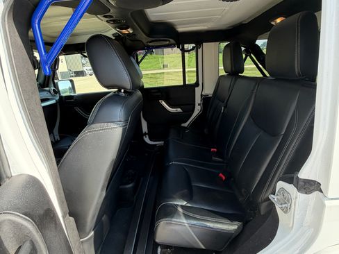 Used 2013 Jeep Wrangler Unlimited Sahara w/ Connectivity Group AWD/4WD image 8