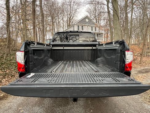 Used 2018 Nissan Titan SV image 16
