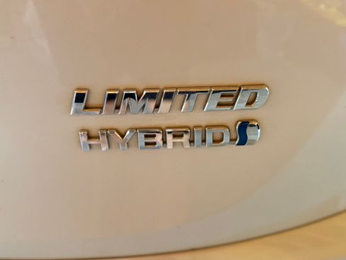 Used 2018 Toyota RAV4 Limited w/ Protection Package image 9