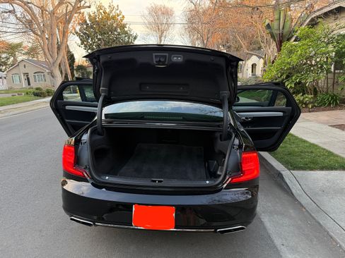 Used 2020 Volvo S90 T8 Inscription image 2