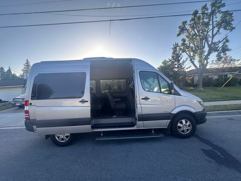 Used 2016 Mercedes-Benz Sprinter 2500 image 2