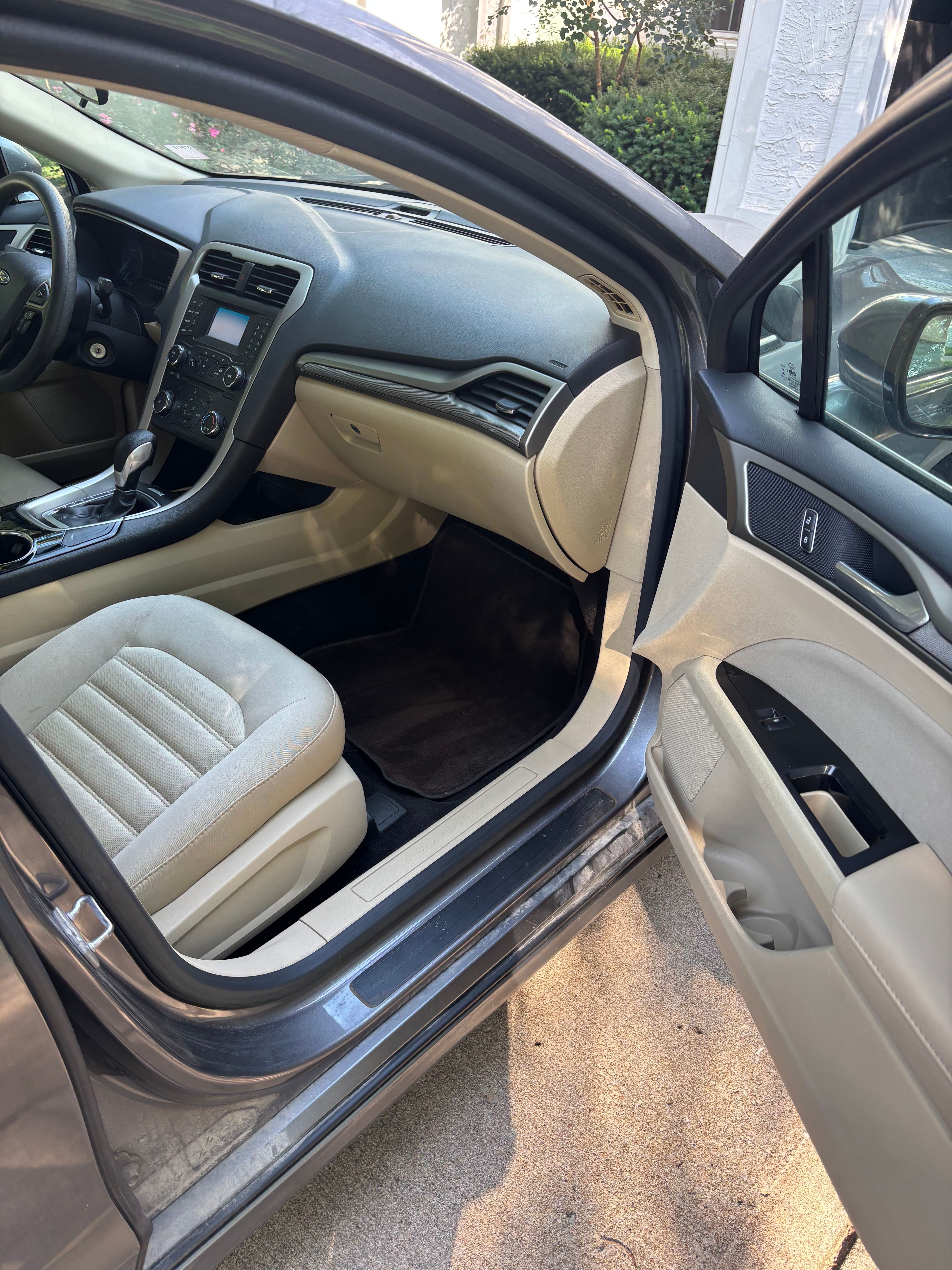 Used 2014 Ford Fusion SE FWD image 8