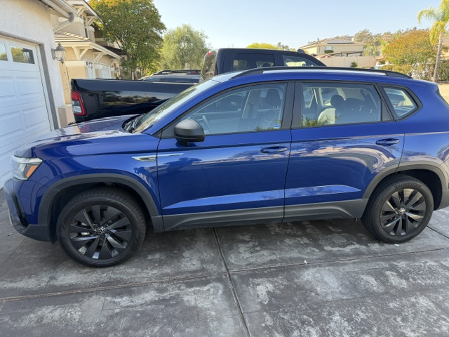 Used 2023 Volkswagen Taos S FWD image 1