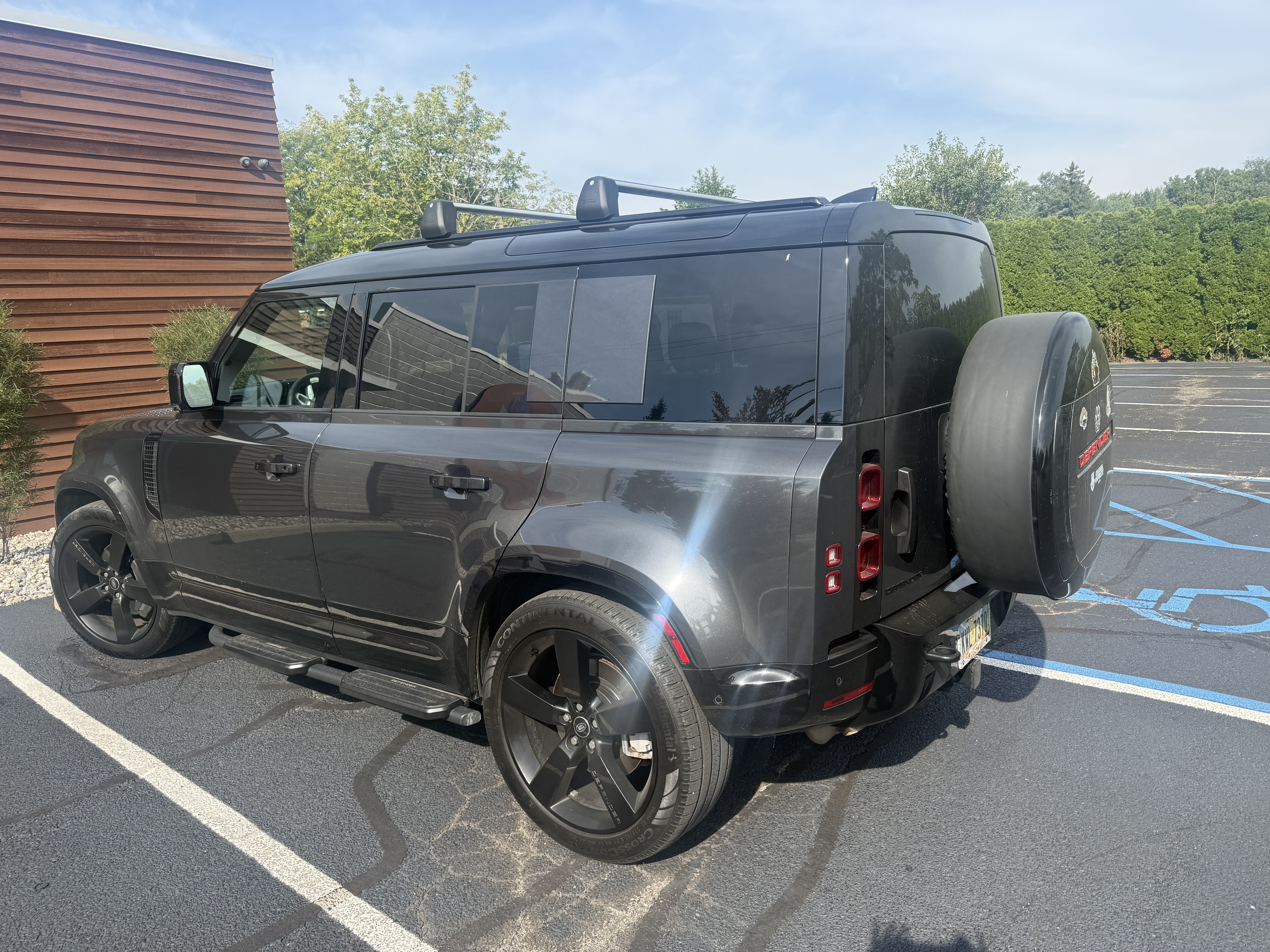 Used 2025 Land Rover Defender 110 X-Dynamic SE AWD/4WD image 4