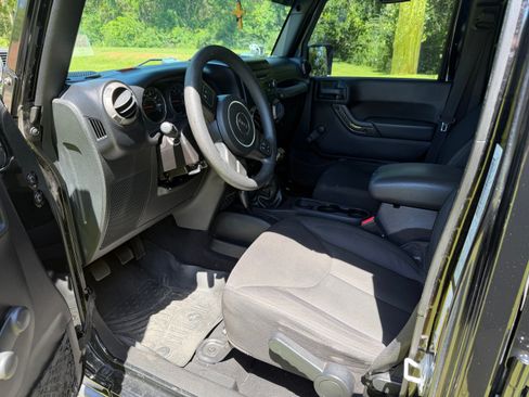Used 2015 Jeep Wrangler Unlimited Sport AWD/4WD image 10