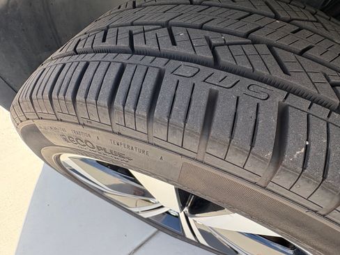 Used 2017 Volkswagen Touareg Wolfsburg Edition image 6