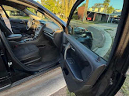 Used 2013 GMC Acadia SLE image 9