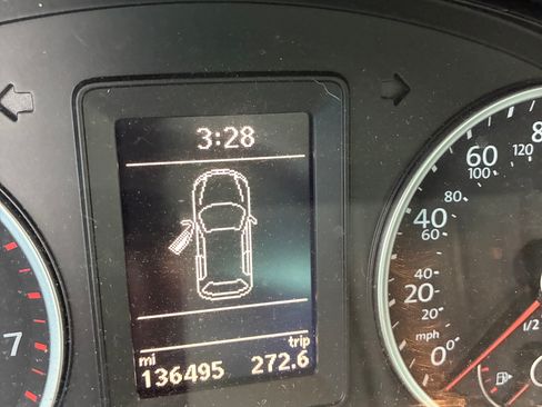 Used 2016 Volkswagen Tiguan SE image 6