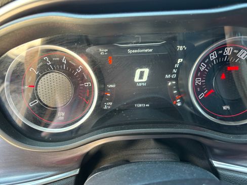 Used 2016 Dodge Challenger SXT image 5