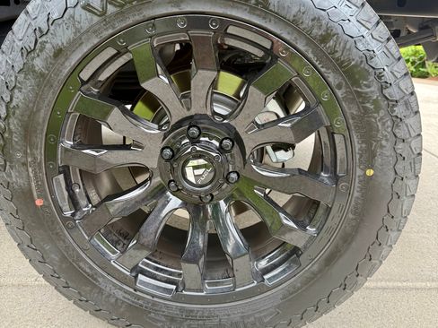 Used 2017 Ford F150 Lariat w/ Equipment Group 502A Luxury AWD/4WD image 18