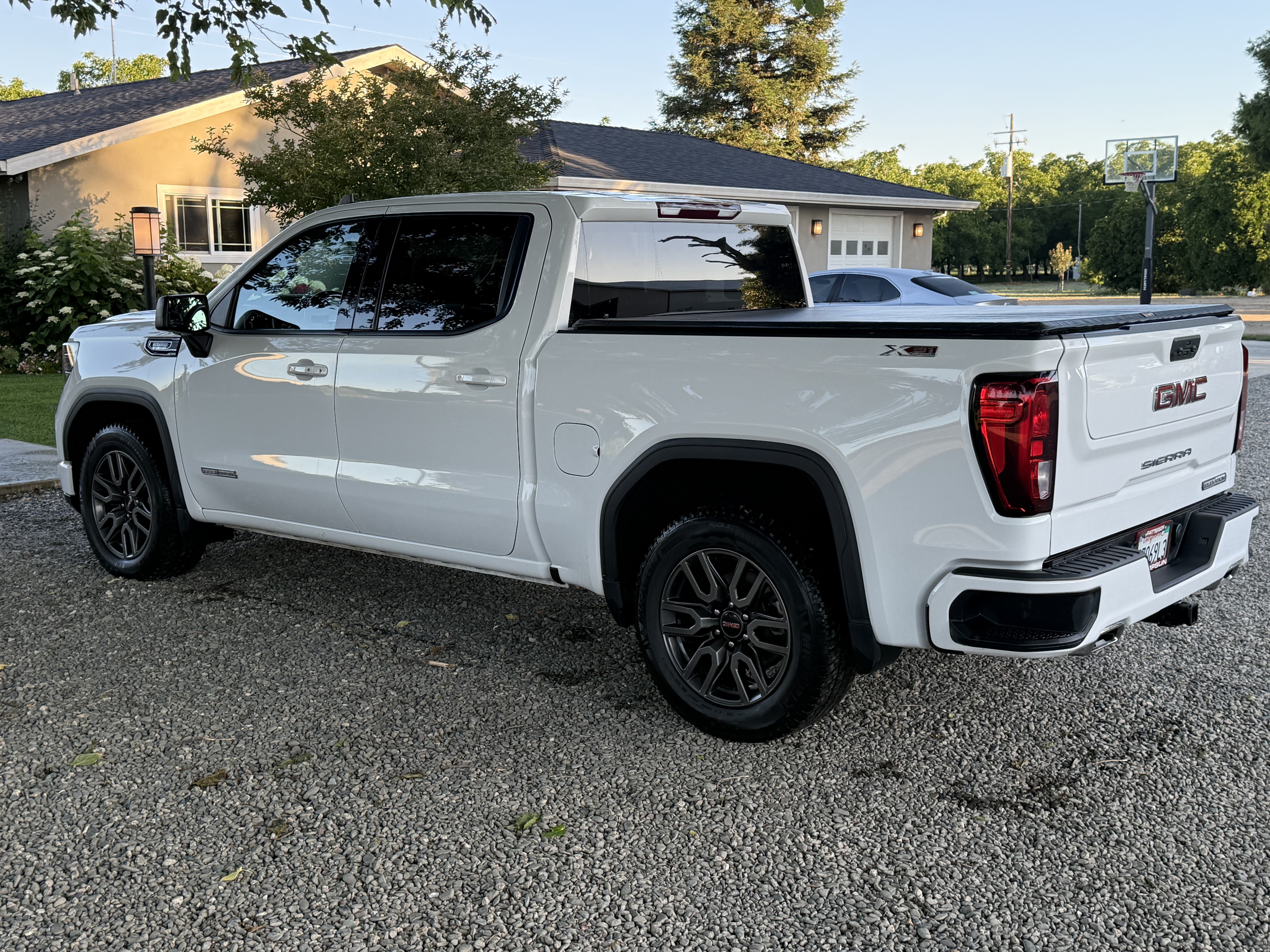 Used 2022 GMC Sierra 1500 Elevation w/ X31 Off-Road Package AWD/4WD image 2