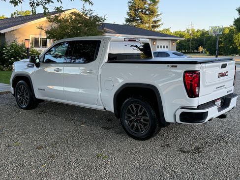 Used 2022 GMC Sierra 1500 Elevation w/ X31 Off-Road Package AWD/4WD image 2