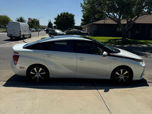 Used 2018 Toyota Mirai image 2