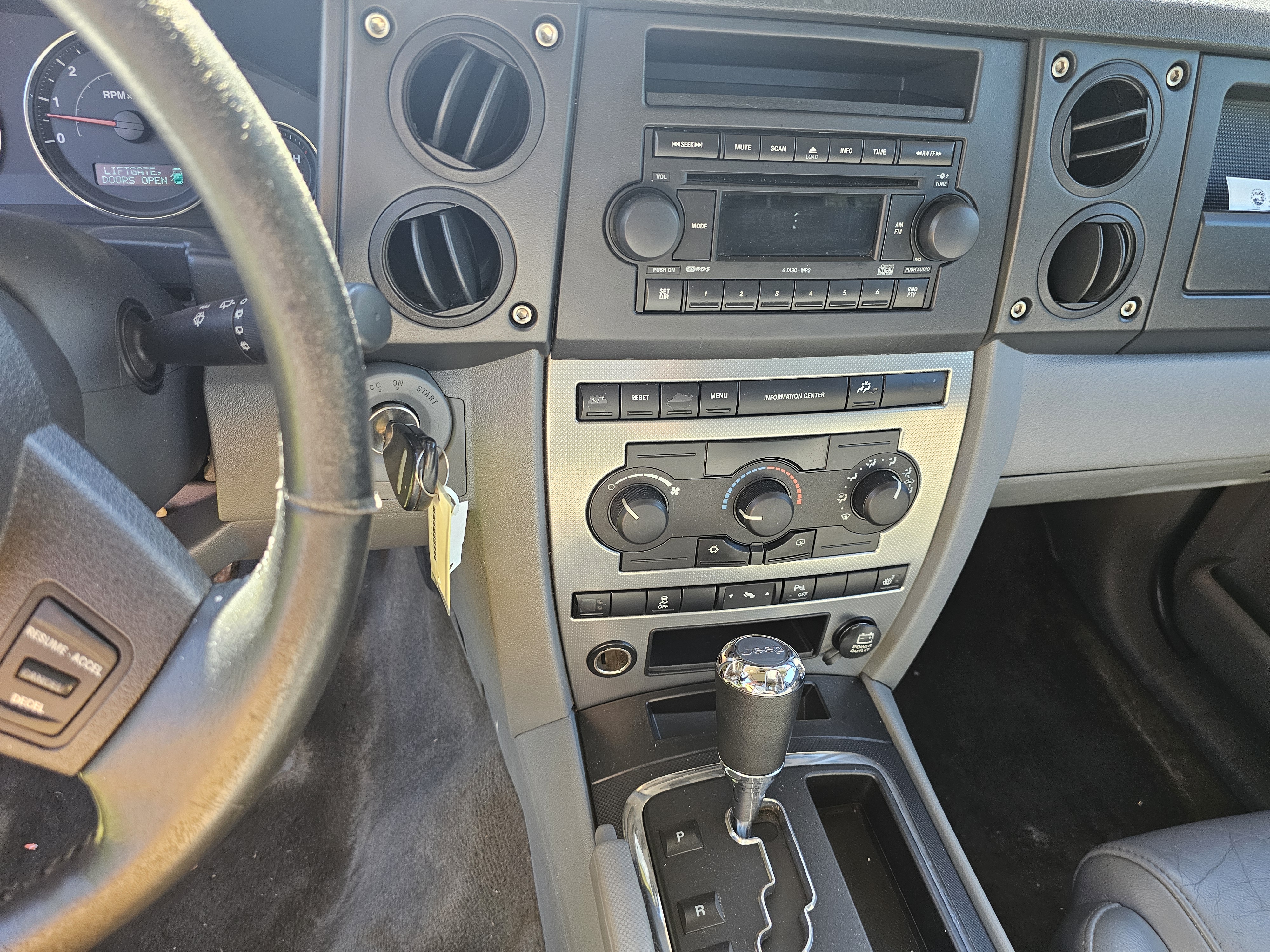 Used 2006 Jeep Commander 4WD image 21