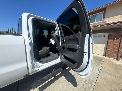 Used 2018 GMC Sierra 2500 Denali w/ Duramax Plus Package AWD/4WD image 15