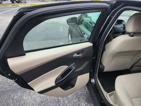 Used 2017 Ford Focus SE image 17