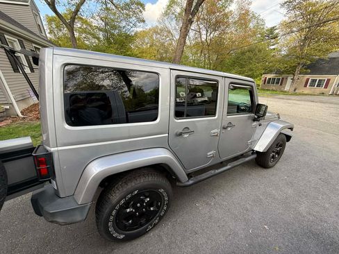Used 2015 Jeep Wrangler Unlimited Sahara AWD/4WD image 10