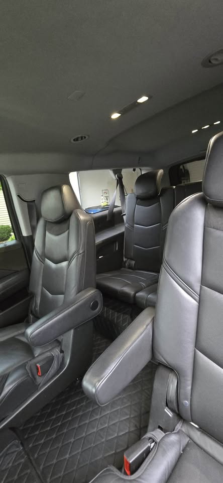 Used 2016 Cadillac Escalade ESV 4WD image 6
