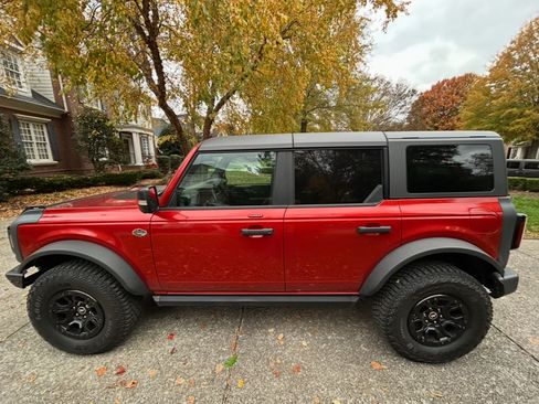 Used 2023 Ford Bronco Wildtrak image 10
