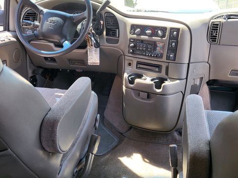 Used 2002 GMC Safari w/ Sle Marketing Option Pkg 2 image 11