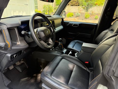 Used 2024 Ford Bronco Badlands image 6