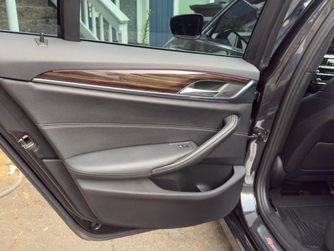 Used 2018 BMW 530i RWD image 21