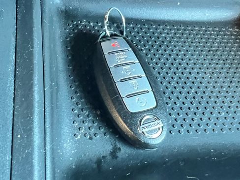 Used 2018 Nissan Rogue SL image 12