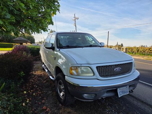 Used 2003 Ford F150 Lariat image 1