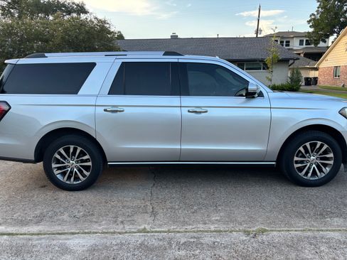 Used 2018 Ford Expedition Max Limited w/ Equipment Group 301A RWD image 9