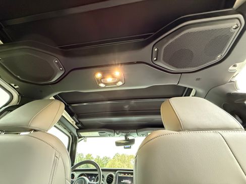 Used 2023 Jeep Wrangler Unlimited Sahara image 12