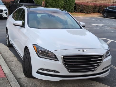 Used 2015 Hyundai Genesis 5.0 image 1