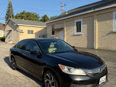Used 2017 Honda Accord LX image 2