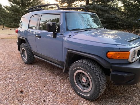 Used 2014 Toyota FJ Cruiser 4WD image 9