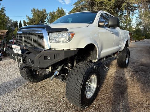 Used 2010 Toyota Tundra 4x4 Double Cab image 2
