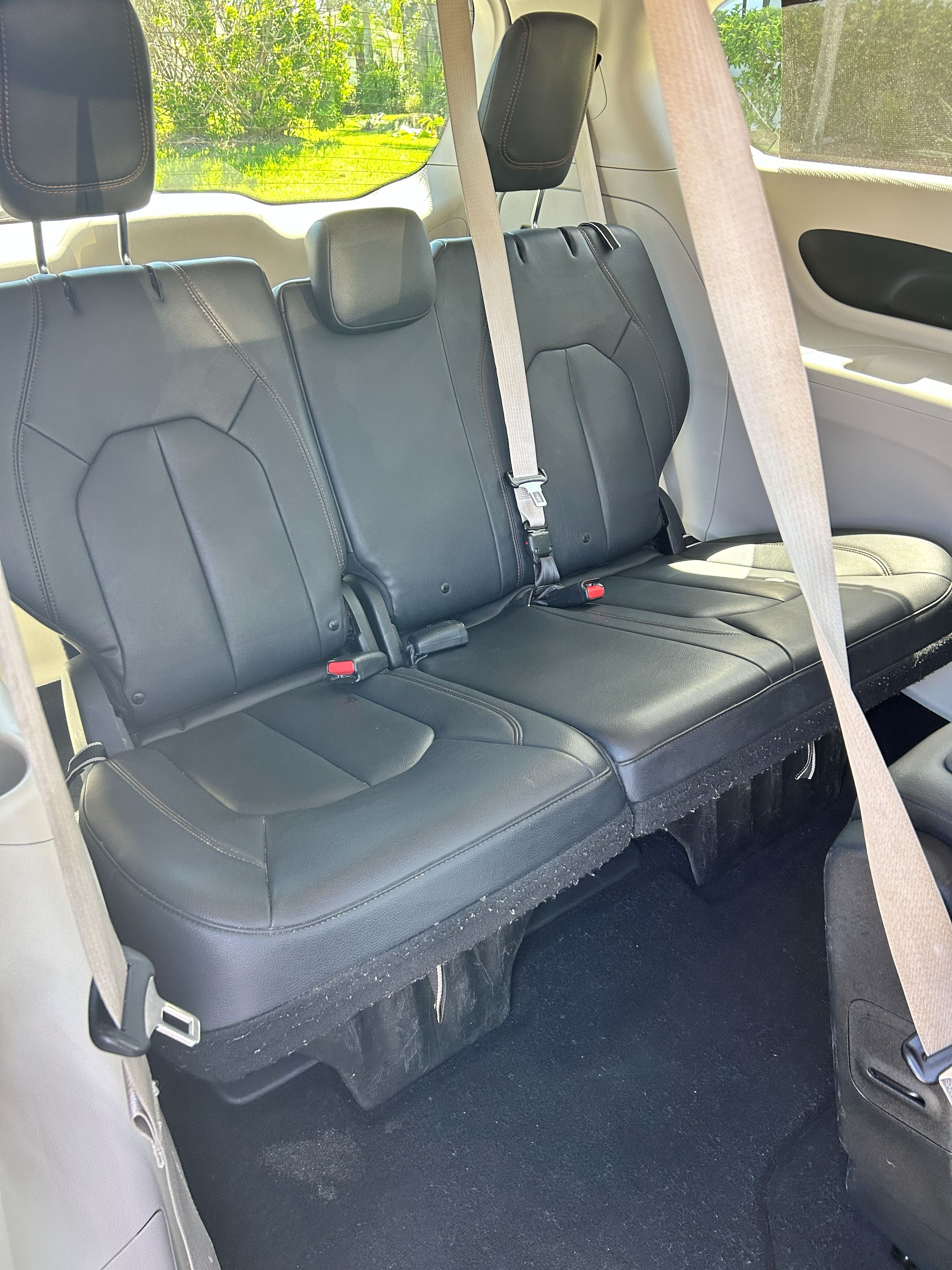Used 2017 Chrysler Pacifica Touring-L w/ Tire & Wheel Group FWD image 23
