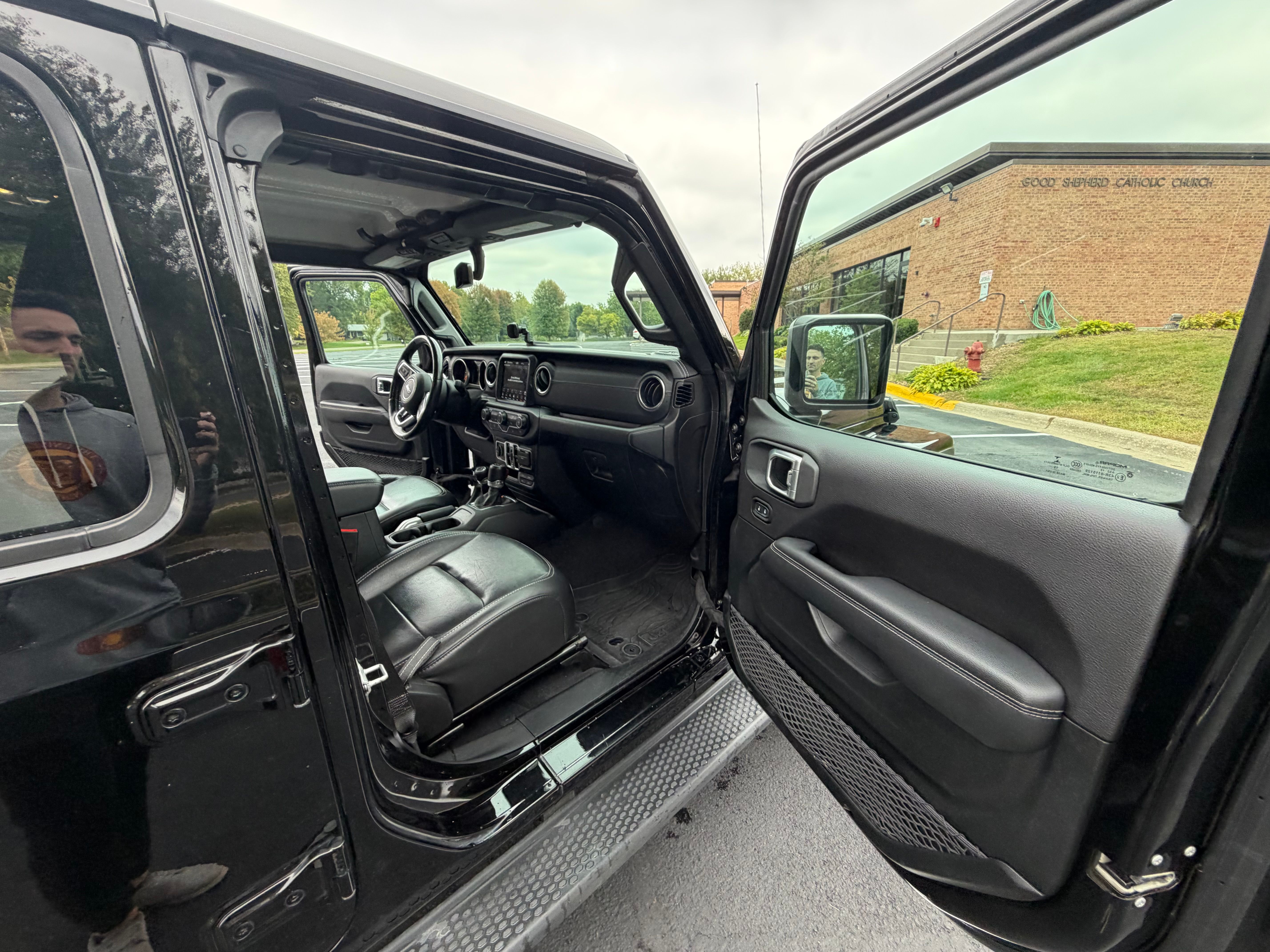 Used 2020 Jeep Wrangler Unlimited Sahara AWD/4WD image 17