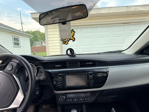 Used 2016 Toyota Corolla LE FWD image 6