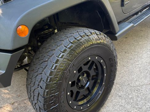 Used 2014 Jeep Wrangler Unlimited Rubicon w/ Connectivity Group AWD/4WD image 13