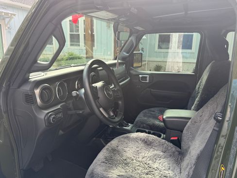 Used 2021 Jeep Wrangler Unlimited Sport image 15