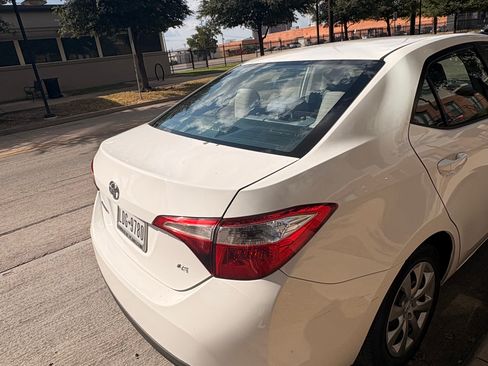 Used 2015 Toyota Corolla LE FWD image 9