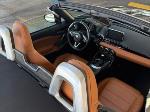 Used 2018 FIAT 124 Spider Lusso w/ Convenience Group RWD image 14