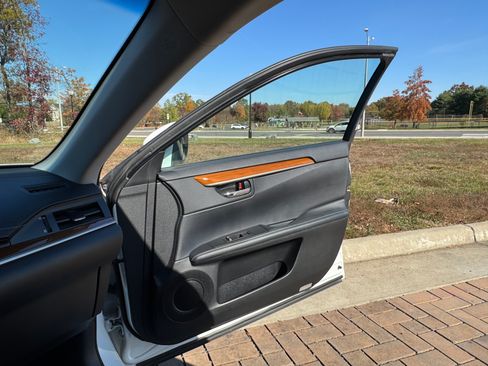 Used 2014 Lexus ES 300h image 25