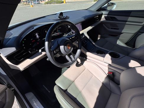 Used 2022 Porsche Taycan 4S image 11