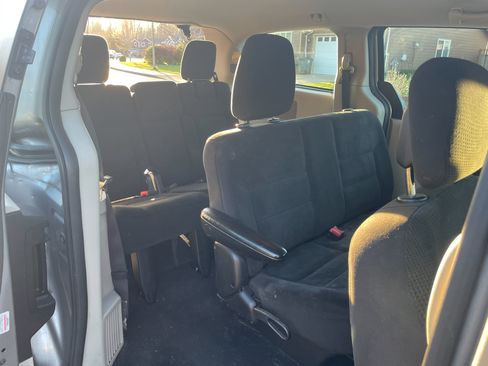 Used 2016 Dodge Grand Caravan image 17