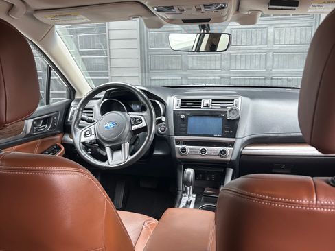 Used 2017 Subaru Outback 3.6R Touring image 4