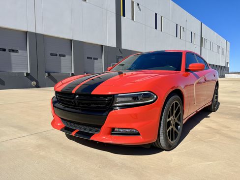 Used 2018 Dodge Charger GT image 2